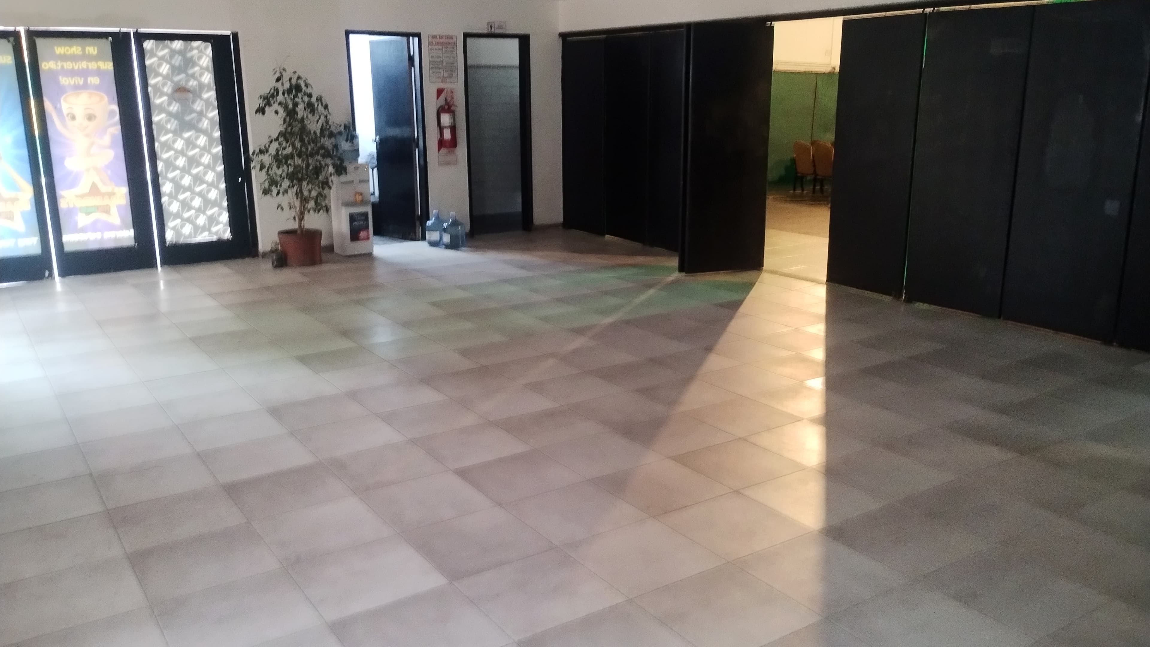 Hall de entrada del Teatro ADN